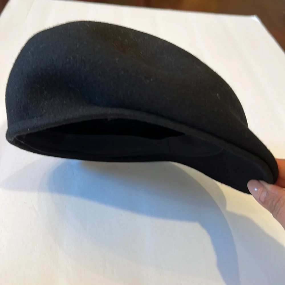 55 English flat cap 100% wool made in Italy color black like new